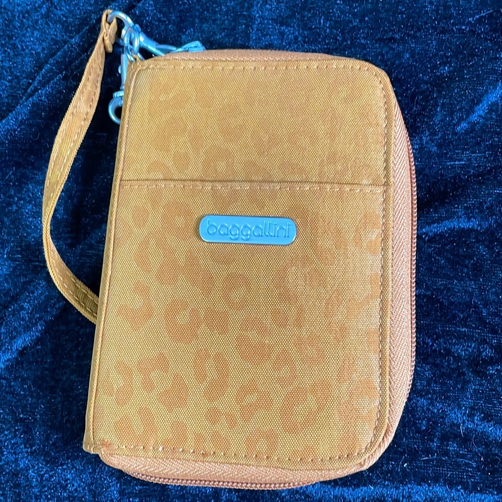 Baggallini wrist wallet in orange animal print.